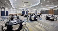 Holiday Inn BURLINGTON CONFERENCE CENTRE by IHG - breakfast