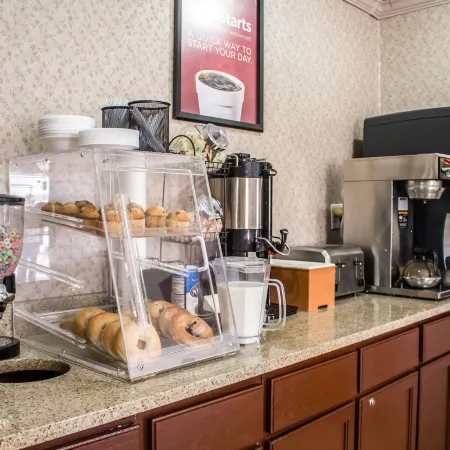 Econo Lodge Akron Copley Northwest