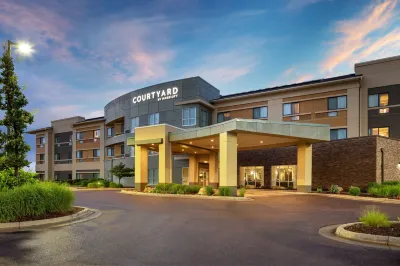 Courtyard Mankato Hotels near Pet Expo Distributors- Free Curbside Pick-Up Available!