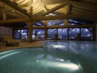 Au Coeur des Neiges Resort Spa & Free E-Bike - プール