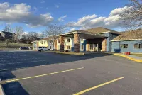 AmericInn by Wyndham Reedsburg Hotels in Sauk County