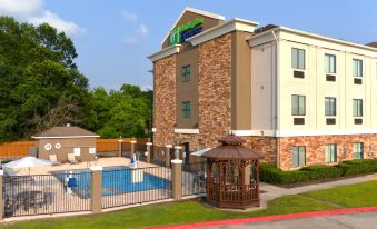 Holiday Inn Express & Suites Cleveland