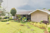 RedDoorz at House of Dirga Cisarua Puncak Hotels in Cisarua