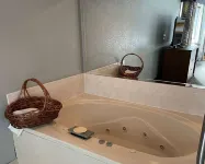 AmericInn by Wyndham Ankeny/Des Moines - Hot Tub