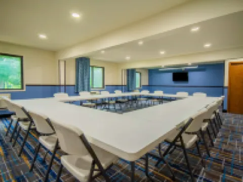 滑鐵盧温德姆戴斯套房酒店 滑鐵盧酒店