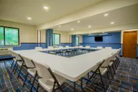 Days Inn & Suites by Wyndham Waterloo Hotels in Waterloo