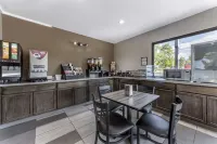 Econo Lodge - 2-Star