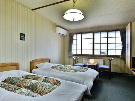 New Takenoya Ryokan Отели рядом с достопримечательностью «HAKUBA VALLEY 爺ガ岳スキー場»