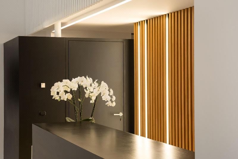 브뤼허 운하와 중세 거리 풍경