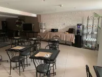 โรงแรมเดส เอทัท อูนีส - พร้อมอาหารเช้า