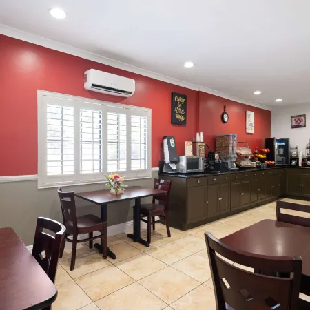 Ramada by Wyndham San Diego Poway Miramar Отели в г. Повэй