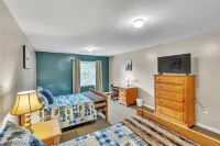Green Goose Lodge - Studio Apt Sleeps 4 Condo Hotels in Washington Township