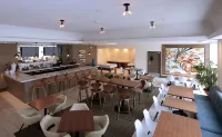 โรงแรมดับเบิลทรีบายฮิลตัน กัลเวสตันบีช - ที่มีบาร์