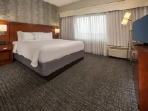 Courtyard Hagerstown Hotels in Halfway