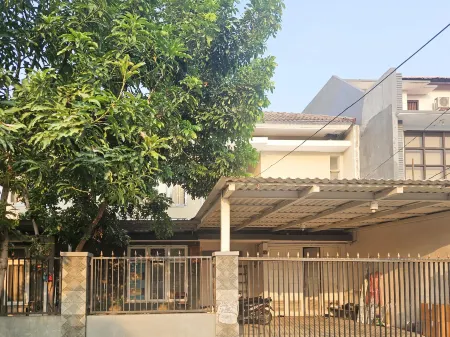 Hasana Guest House Syariah Near Royal Plaza RedPartner Отели в г. Wonocolo