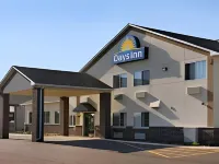 Reston Inn & Suites Hôtels à proximité de : Clay County Heritage Center