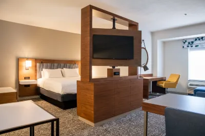 Hampton Inn & Suites Los Angeles/Sherman Oaks Hotels in Van Nuys