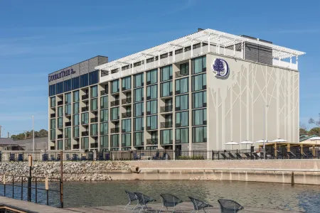 Doubletree by Hilton Hot Springs Отели в г. Бисмарк Тауншип