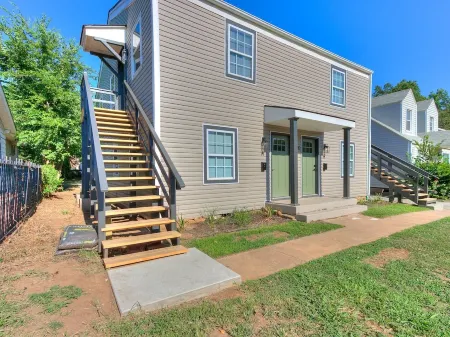 The Studio @ Garfield Отели рядом с достопримечательностью «STASH»