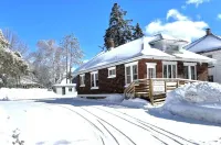 Close to Hurley, Trail access, near The Gile Flowage with Central Air & King Bed