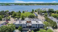 The Urban Coastal : Downtown Saugatuck - Cozy Condo with Lakeside Views