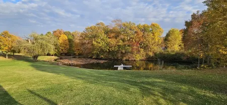 Aunt Bea's Gathering Place Отели в г. Джонсон
