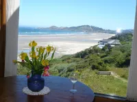 "WOW House" - Prime Panoramic Oceanfront Home 뉴포트 호텔