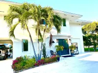 Paradise Found Hotels in Duck Key