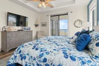 Beautiful Modern Condo with Incredible View!