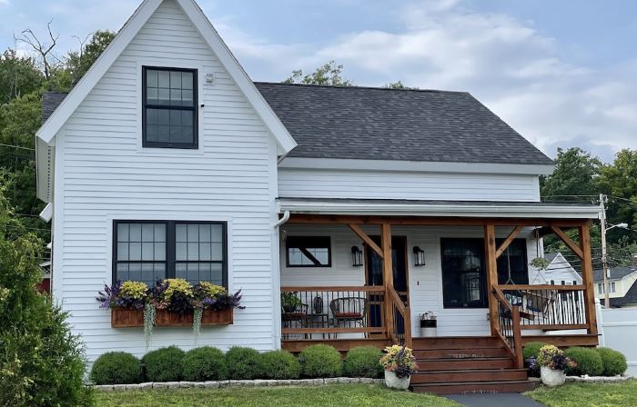 Walk to Weddings Venues, Local Shops, Dining, Coffee, Dog ok,Bank of NH Pavilion