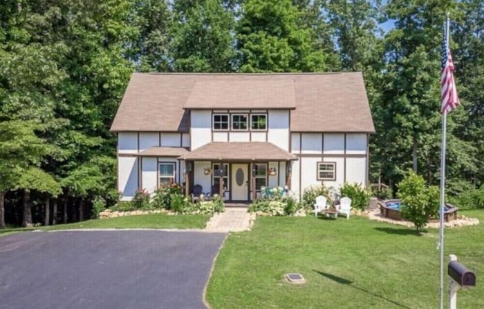 Center Hill Lake - 4 Bedroom, 2 Bath, Pool, Bonus Rm & Deck - 1 Hr to Nashville