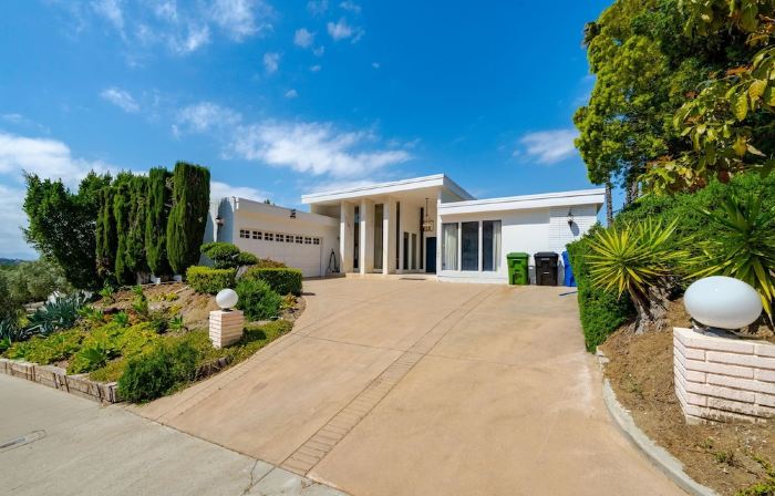 Spacious Studio City Home: Pool, Jacuzzi, Valley Views, Near Universal