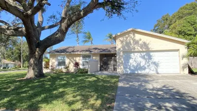 Sunshine Oasis 2 With Heated Saltwater Pool Just Minutes to Gulf Beaches Hotels near West Gate