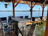 Lake Front Cottage, Private Boat Ramp & Dock, Kayaks, Arcade Games, Ping Pong