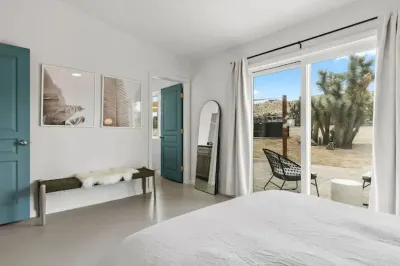 Corral Acres Estate | Hot Tub, Cowboy Pool, Fire Pit, 1.5 Acres Yucca Valley Elementary School附近的飯店