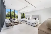PARK PLACE MANSION, 3-story waterfront palace with rooftop view