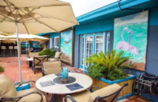 Best in Vegas!7 Bedroom/12 Beds -Sauna, Jacuzzi, Tropical, Golf, Close to Strip!