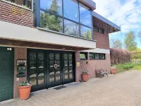 Mod. Apartment with balcony, 4 persons, near Hamburg Hotels in Seevetal