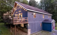 A Charming Chalet with Hot Tub 1 Mile to Mt. Snow