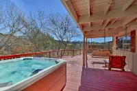 Lakeside Treetop Cottage: Boat Dock & Hot Tub - Hot Tub