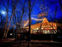 FLAT, Lakefront chalet; Hottub, Playground, Firepit, Wifi, and more! - Boutique