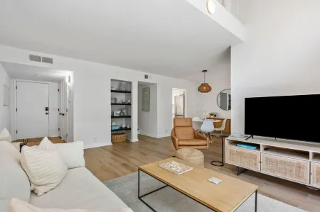 Newly Renovated Top Floor High Hammock Villa! Golf Views & Close to Everything!