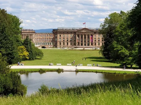 Exclusive and bright apartment in the centre 4 with box-spring beds, wifi Отели в г. Кассель