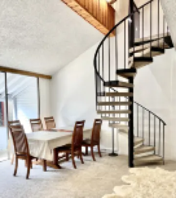 3 min Walk to Slopes, Great Views, Shared Hot Tub