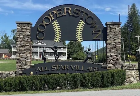 Rustic and charming apartment above detached log garage. 10 mins from<br>A.S.V.