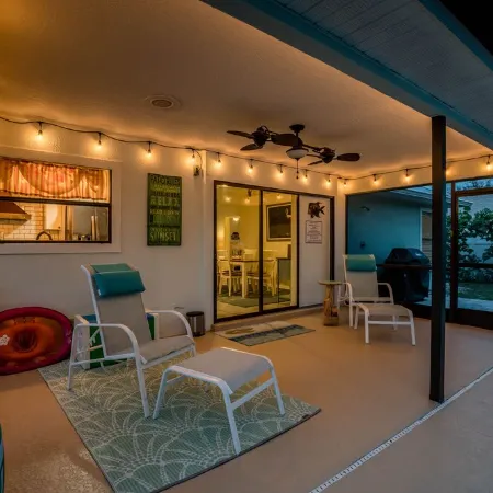🍹🌞 Coastal Getaway! Heated Pool, Private Patio, Fenced Yard, 5 miles to Beach!