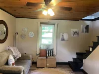 Looking for a getaway? This is the perfect cottage for you.  Pet friendly!