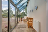 Quiet holiday home in beautiful, secluded 3/4 acre garden. Hotel a Melton Constable