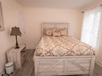 HOME AWAY FROM HOME/ 2 -story modern farmhouse at Lake Gaston  /HOT TUB AUG 1 Hotels in Sixpound