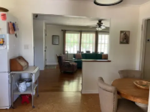 Country House-5 mins to Jacksboro. Hotels in Jack County